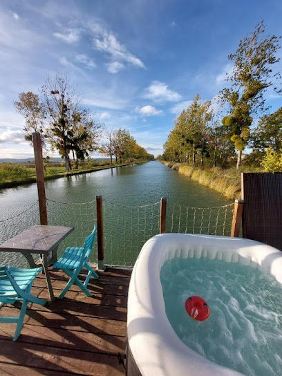 Photo Cottage flottant insolite spa jacuzzi privatif près Dijon