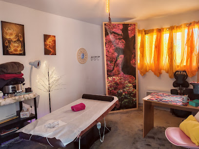 Photo Manon Massage Morbihan, Massages du monde, Amma Assis entreprise, Formations Massages, Auray, Lorient, Vannes, Locoal-Mendon