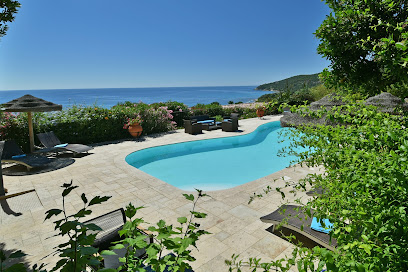 Photo La Côte bLeue : appartements et villas de vacances bord de mer avec piscine Corse du Sud