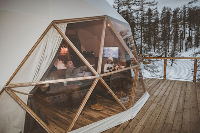Photo Hôtel Alpin D’Hôme : hébergement insolite en dômes sur pilotis ski aux pieds, tout confort avec vue 160°, terrasses, accès spa, 